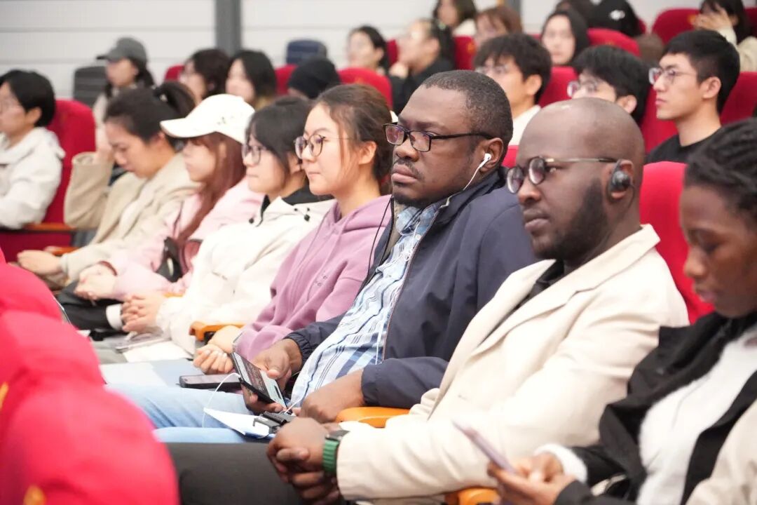 20251106 沙特審計院院長胡薩姆·阿蘭卡里先另行通知生受聘南京審計大學榮譽教授儀式 (12).JPG